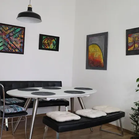 In Der Kunstgalerie דירה קמניץ